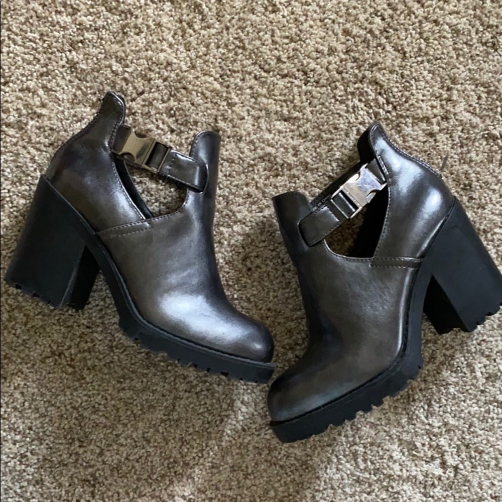 Chunky cutout buckle boot